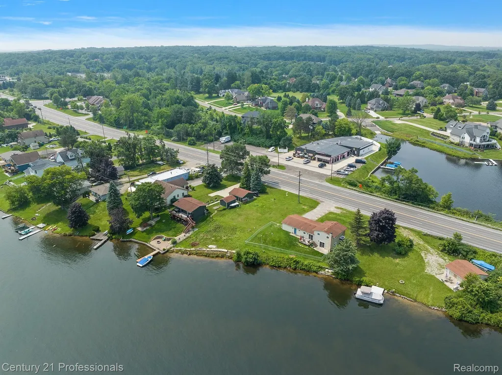 9876 W Dixie Highway Springfield Charter Township MI 48348