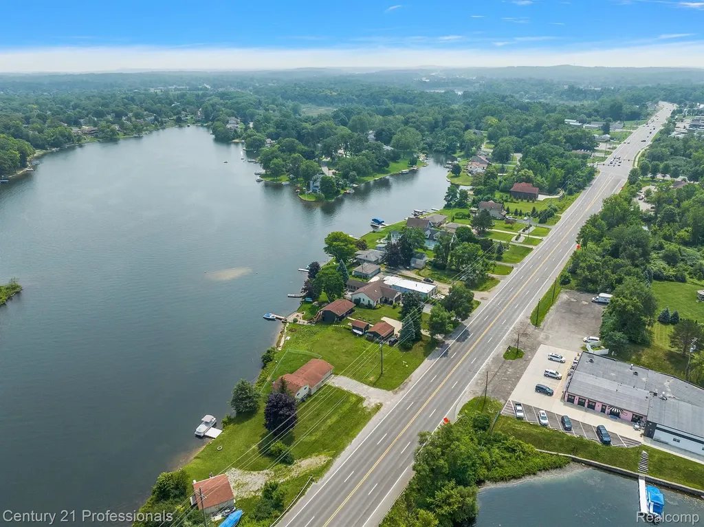 9876 W Dixie Highway Springfield Charter Township MI 48348
