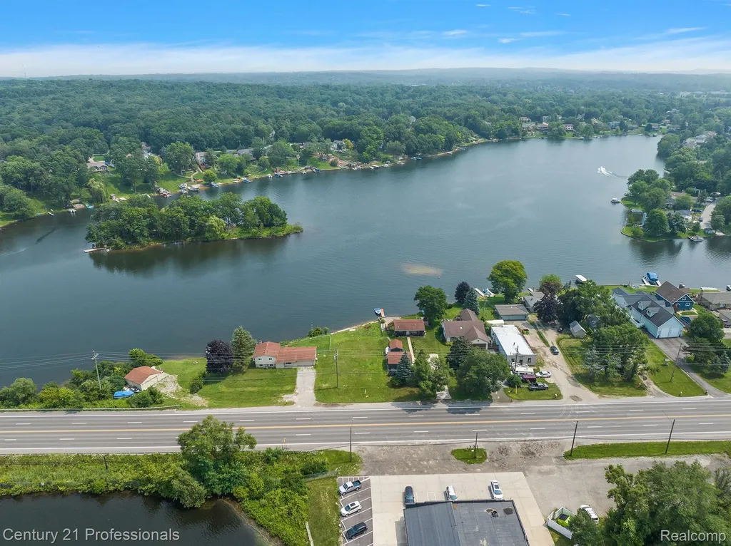 9876 W Dixie Highway Springfield Charter Township MI 48348