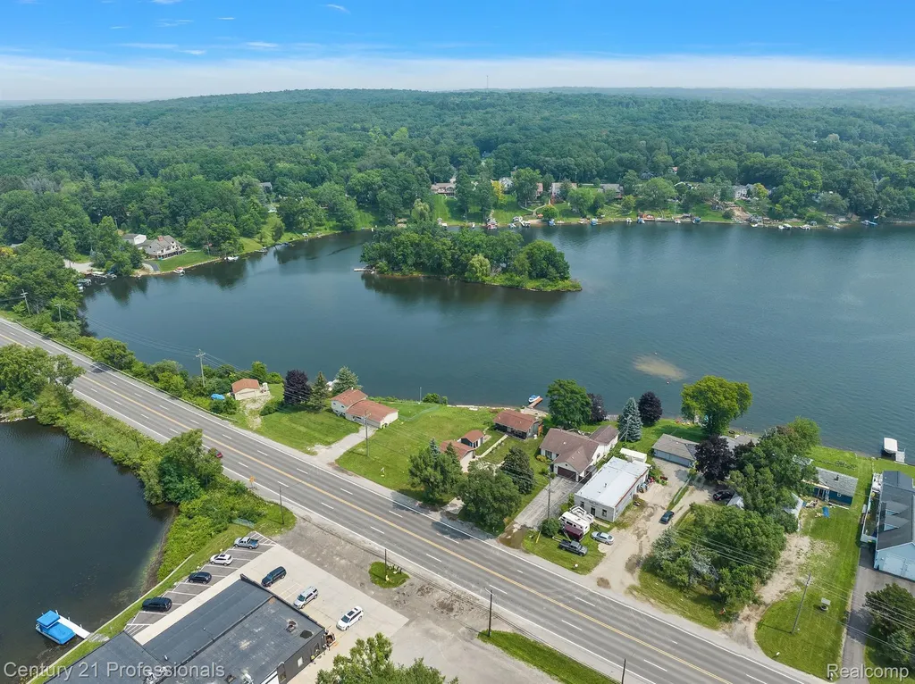 9876 W Dixie Highway Springfield Charter Township MI 48348