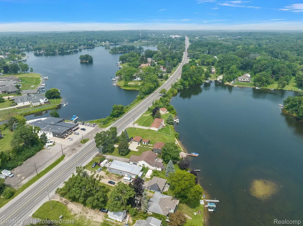9876 W Dixie Highway Springfield Charter Township MI 48348