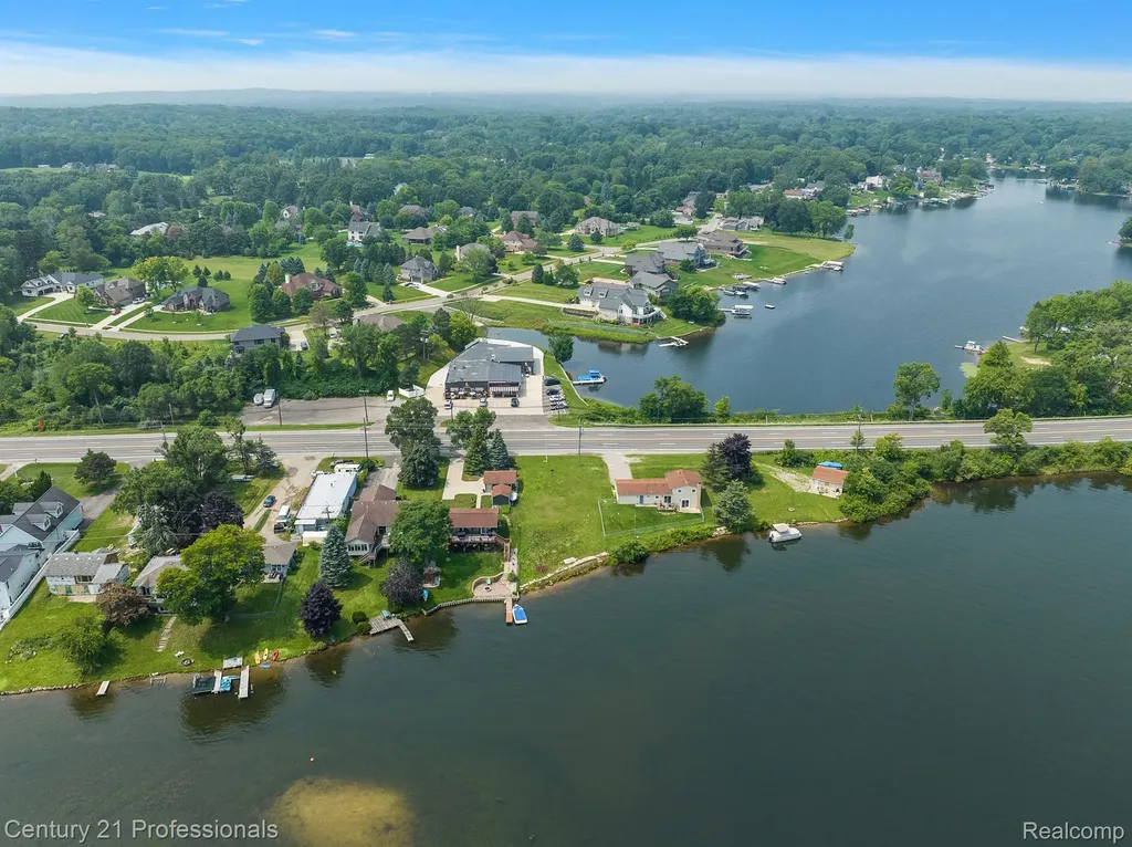 9876 W Dixie Highway Springfield Charter Township MI 48348