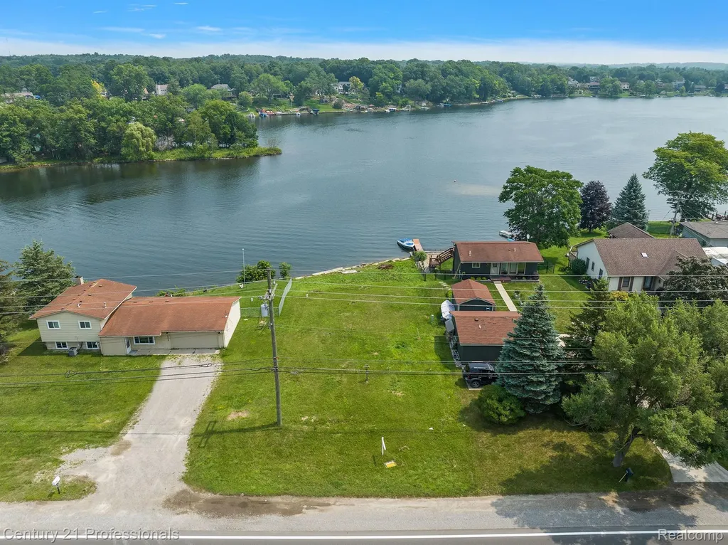 9876 W Dixie Highway Springfield Charter Township MI 48348