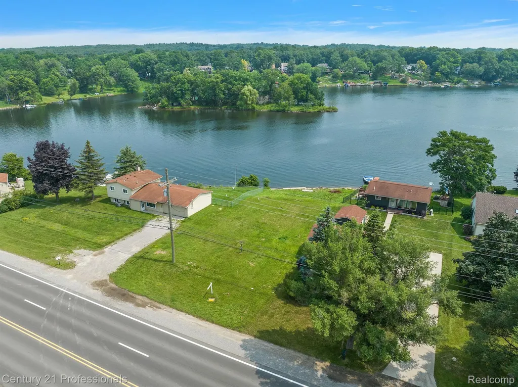 9876 W Dixie Highway Springfield Charter Township MI 48348