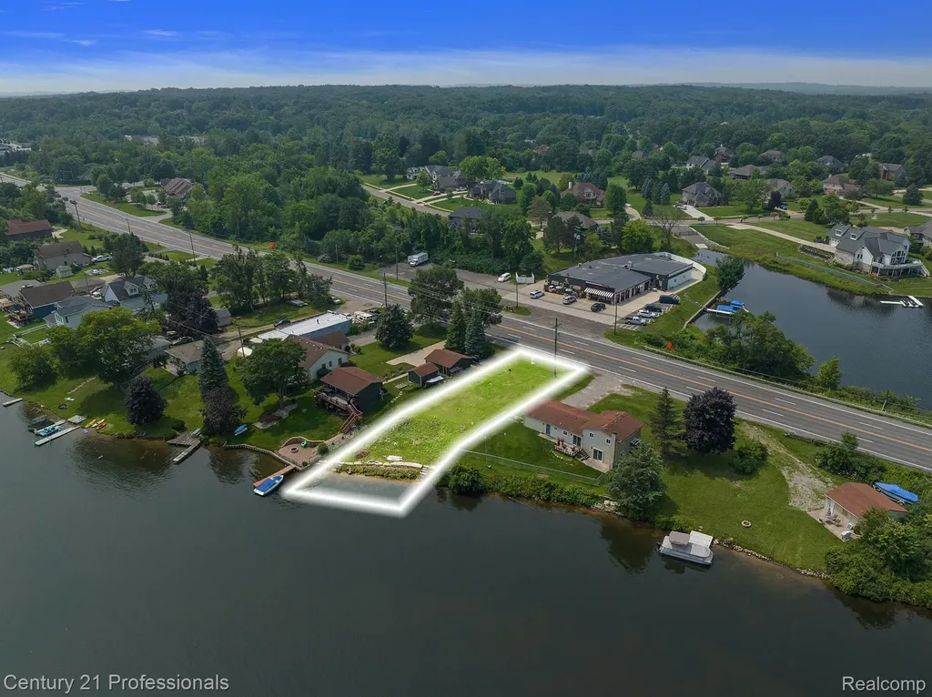 9876 W Dixie Highway Springfield Charter Township MI 48348