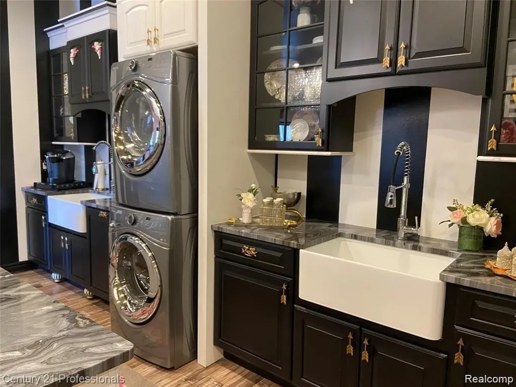 9861 Dixie Highway Springfield Charter Township MI 48348