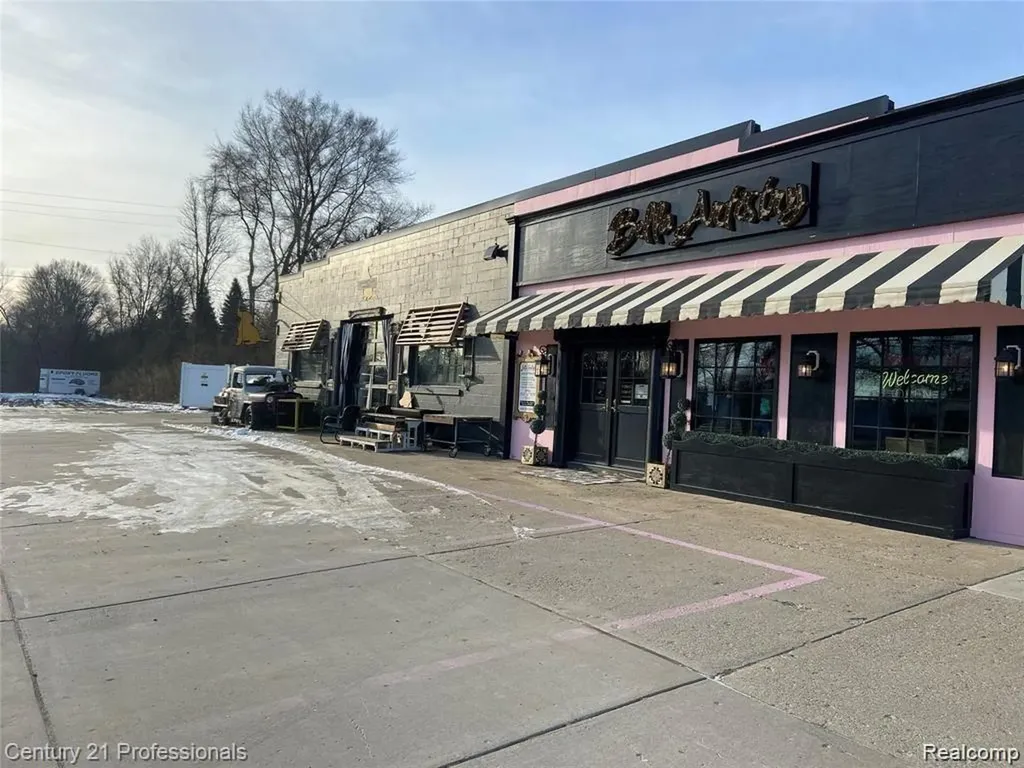 9861 Dixie Highway Springfield Charter Township MI 48348