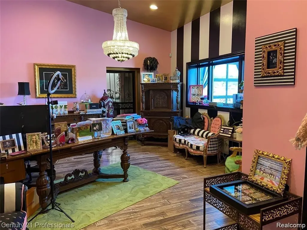 9861 Dixie Highway Springfield Charter Township MI 48348