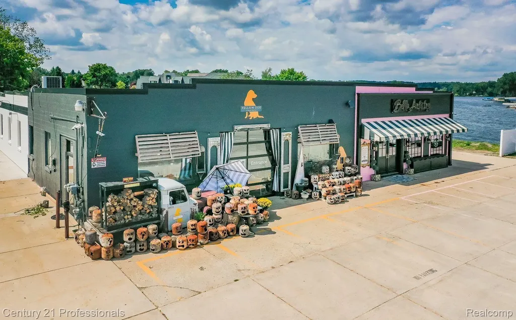 9861 Dixie Highway Springfield Charter Township MI 48348