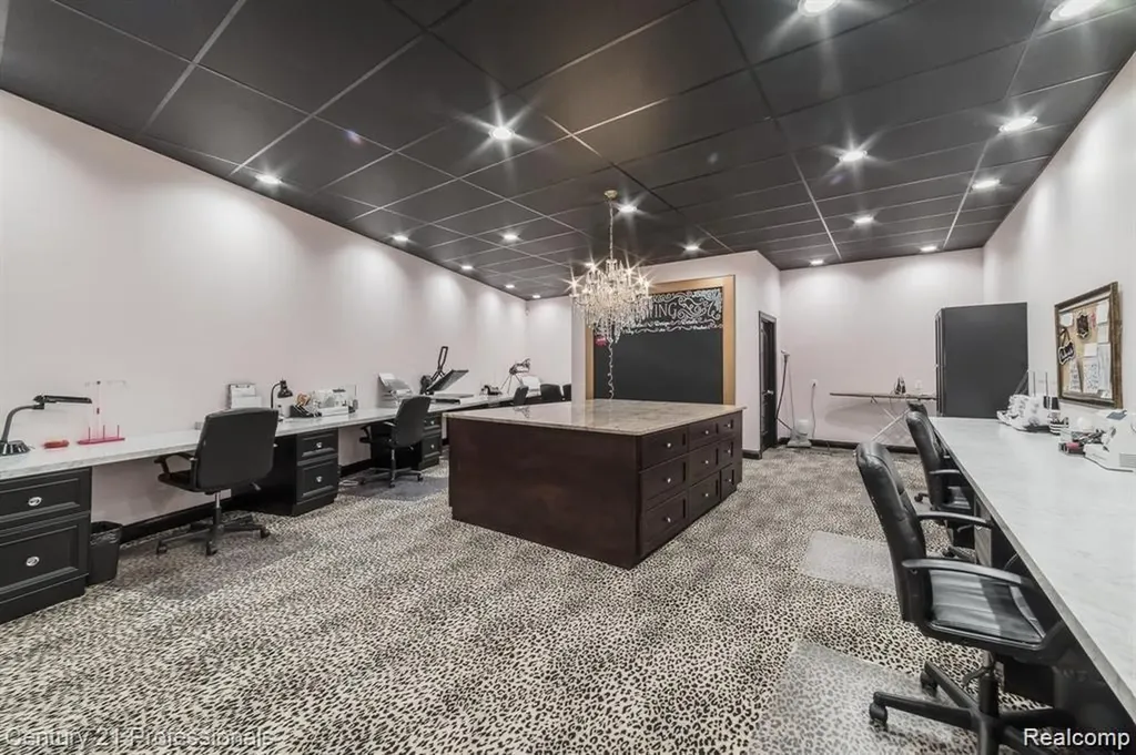 9861 Dixie Highway Springfield Charter Township MI 48348