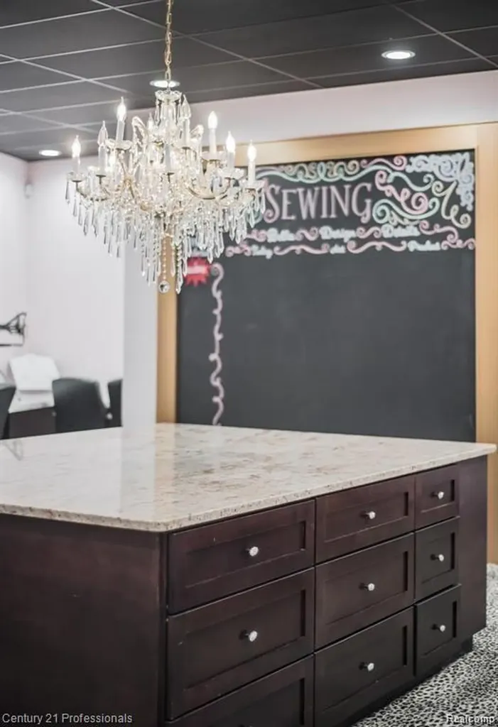 9861 Dixie Highway Springfield Charter Township MI 48348