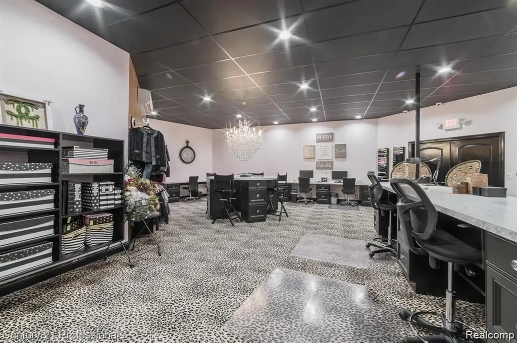 9861 Dixie Highway Springfield Charter Township MI 48348