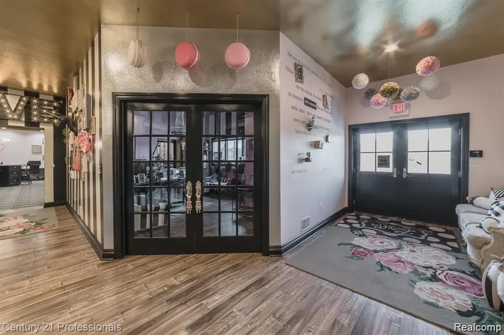 9861 Dixie Highway Springfield Charter Township MI 48348