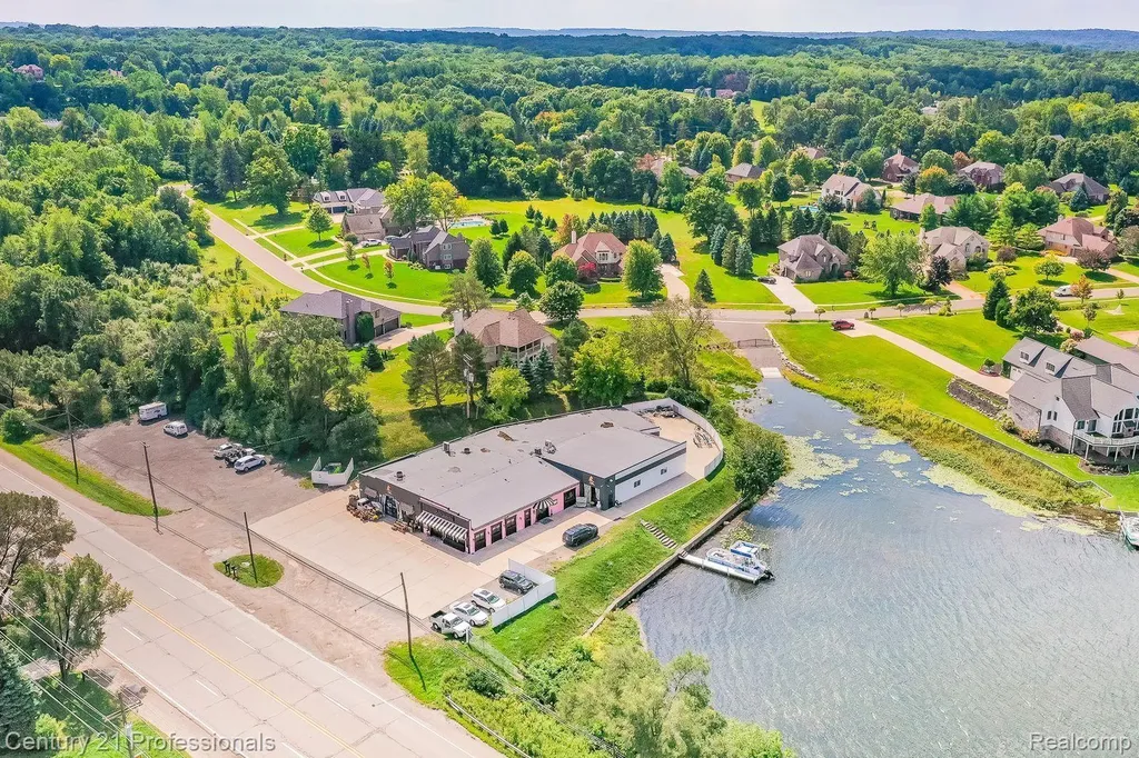 9861 Dixie Highway Springfield Charter Township MI 48348