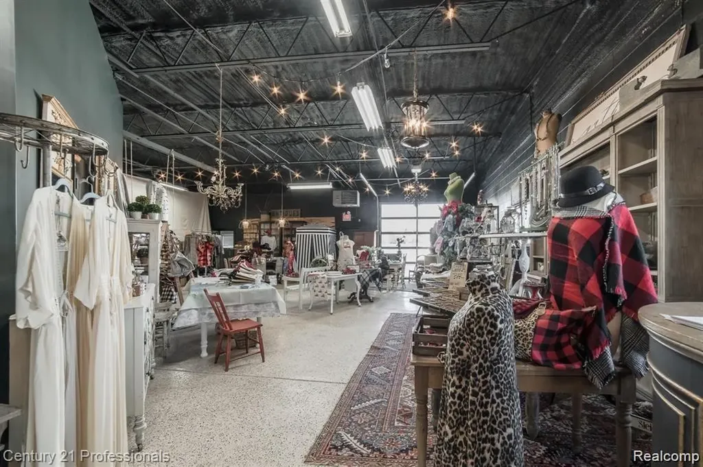 9861 Dixie Highway Springfield Charter Township MI 48348