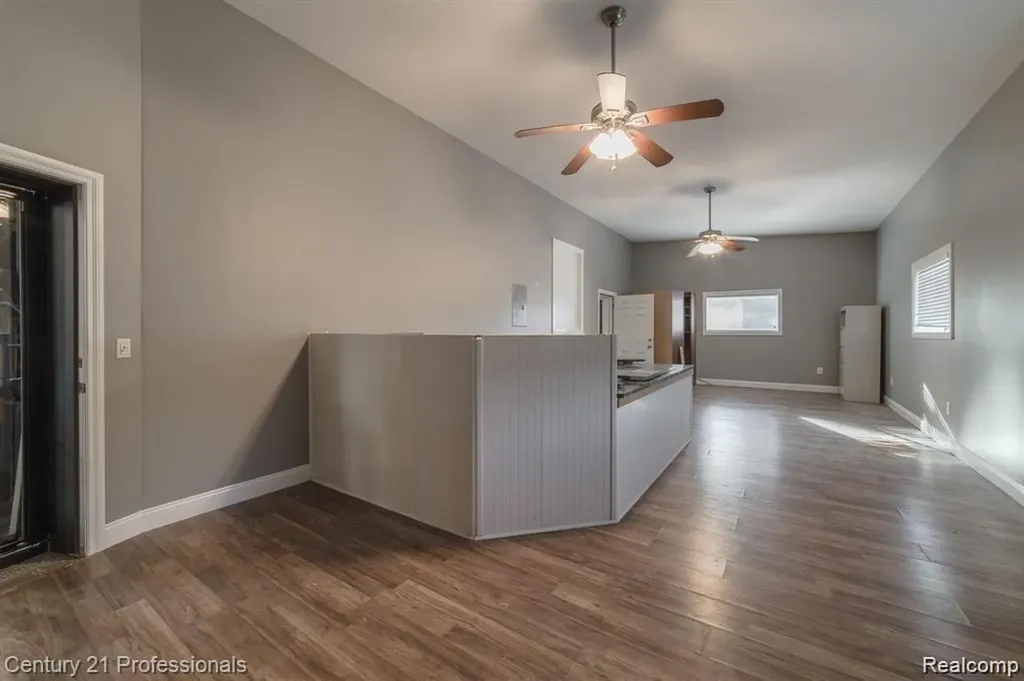 9861 Dixie Highway Springfield Charter Township MI 48348