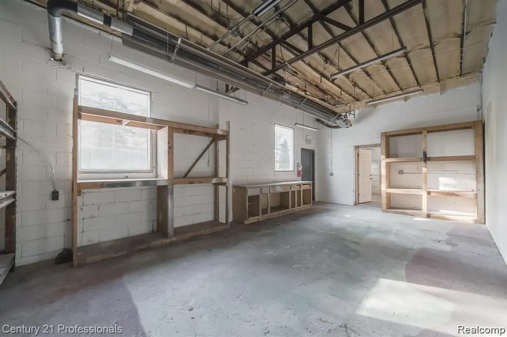 9861 Dixie Highway Springfield Charter Township MI 48348