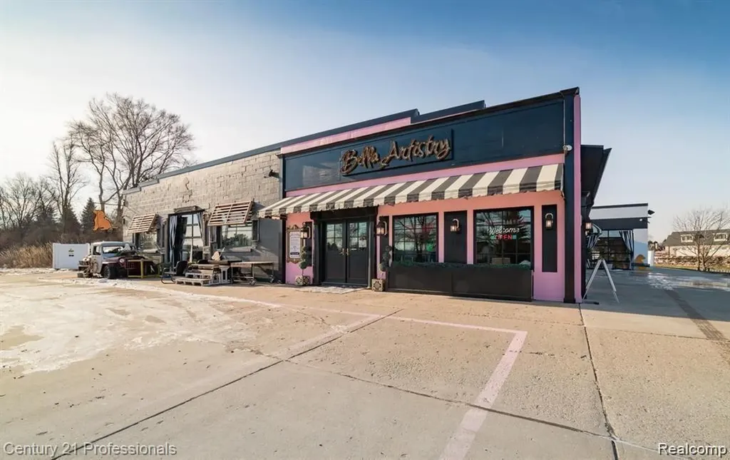 9861 Dixie Highway Springfield Charter Township MI 48348