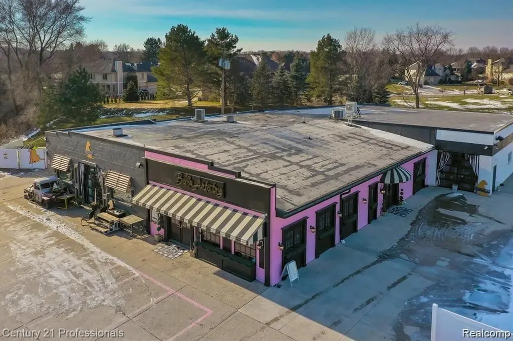 9861 Dixie Highway Springfield Charter Township MI 48348