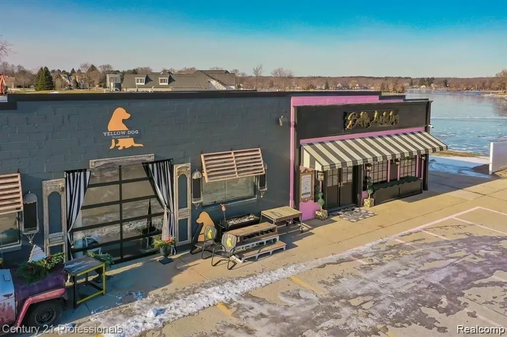 9861 Dixie Highway Springfield Charter Township MI 48348