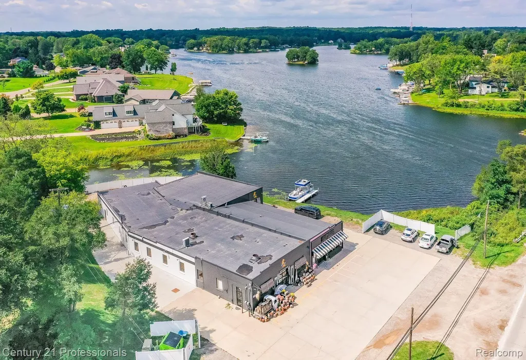 9861 Dixie Highway Springfield Charter Township MI 48348