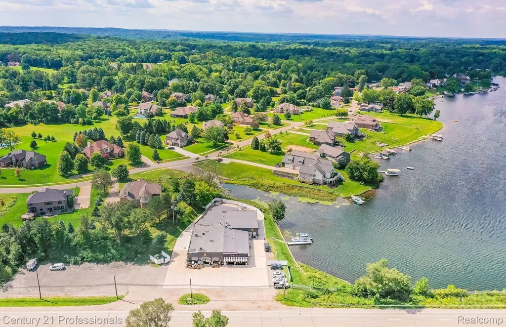 9861 Dixie Highway Springfield Charter Township MI 48348