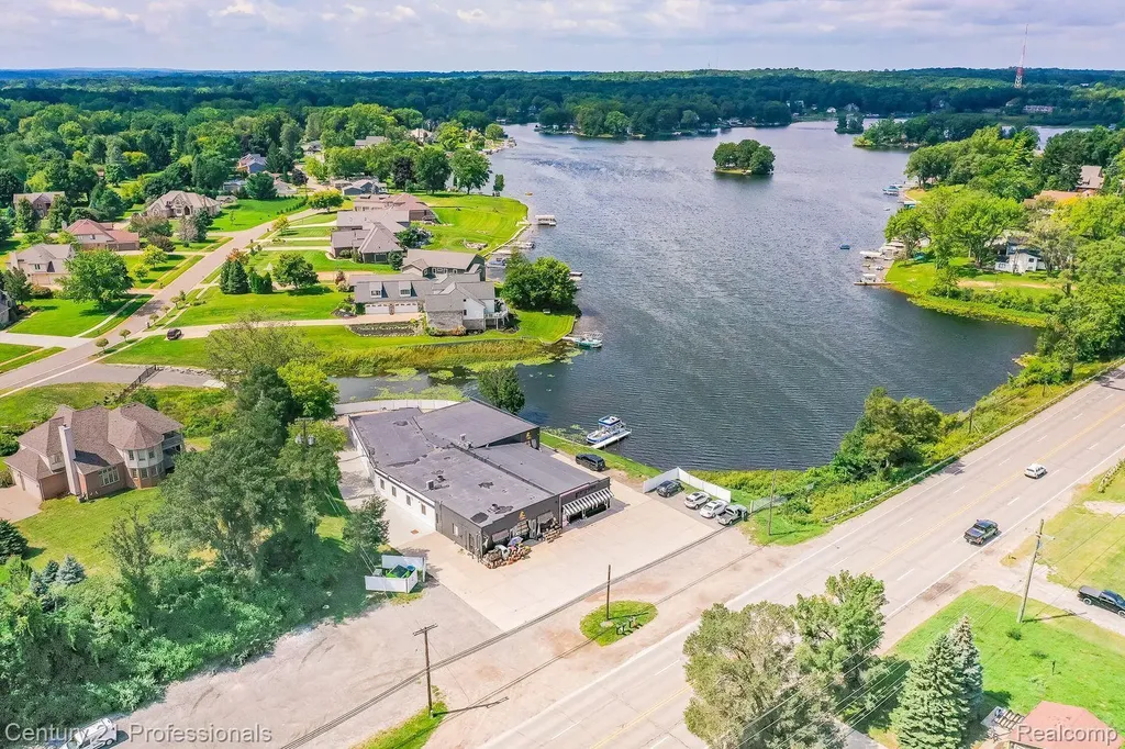9861 Dixie Highway Springfield Charter Township MI 48348