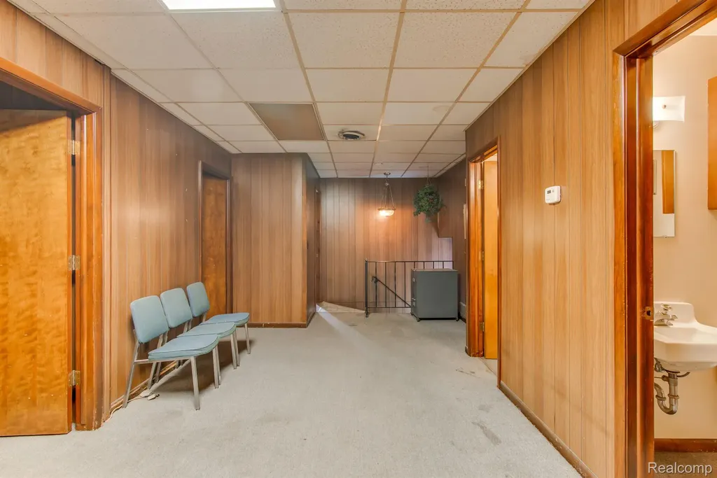 28640 Gratiot Avenue Roseville City MI 48066