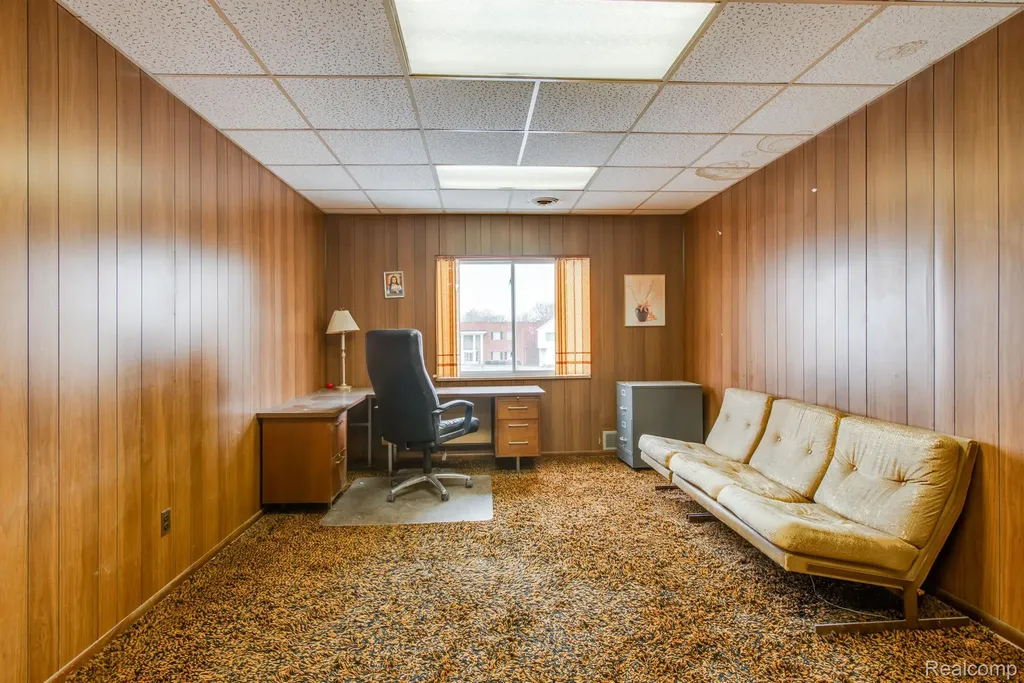 28640 Gratiot Avenue Roseville City MI 48066