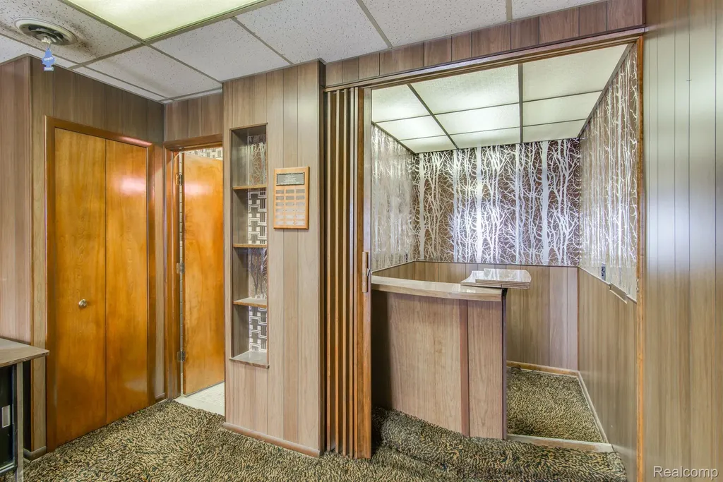 28640 Gratiot Avenue Roseville City MI 48066
