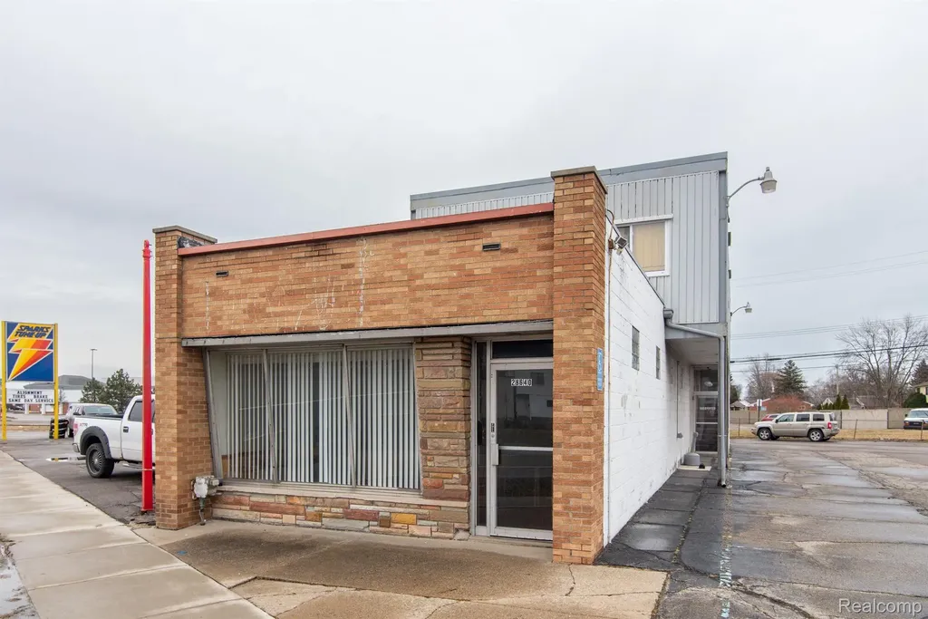 28640 Gratiot Avenue Roseville City MI 48066
