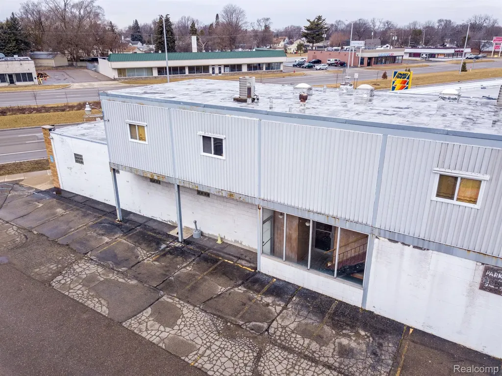 28640 Gratiot Avenue Roseville City MI 48066
