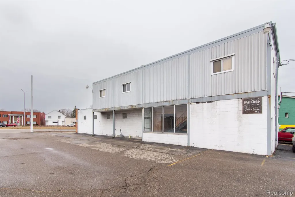 28640 Gratiot Avenue Roseville City MI 48066