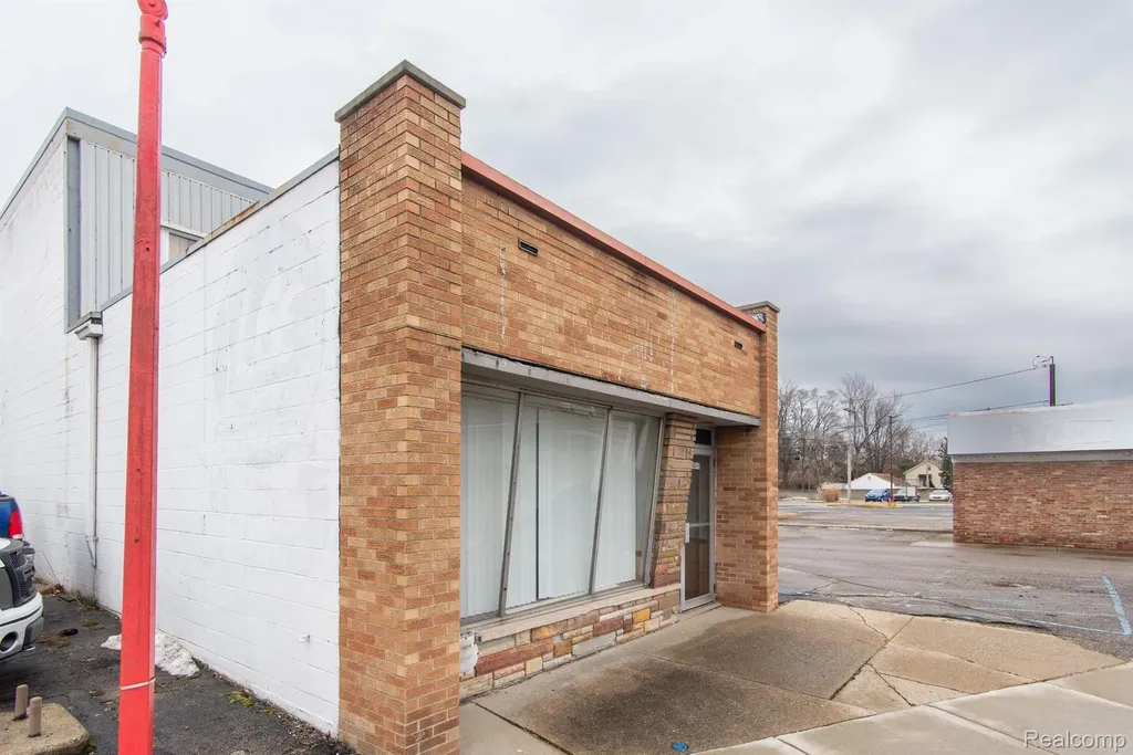 28640 Gratiot Avenue Roseville City MI 48066