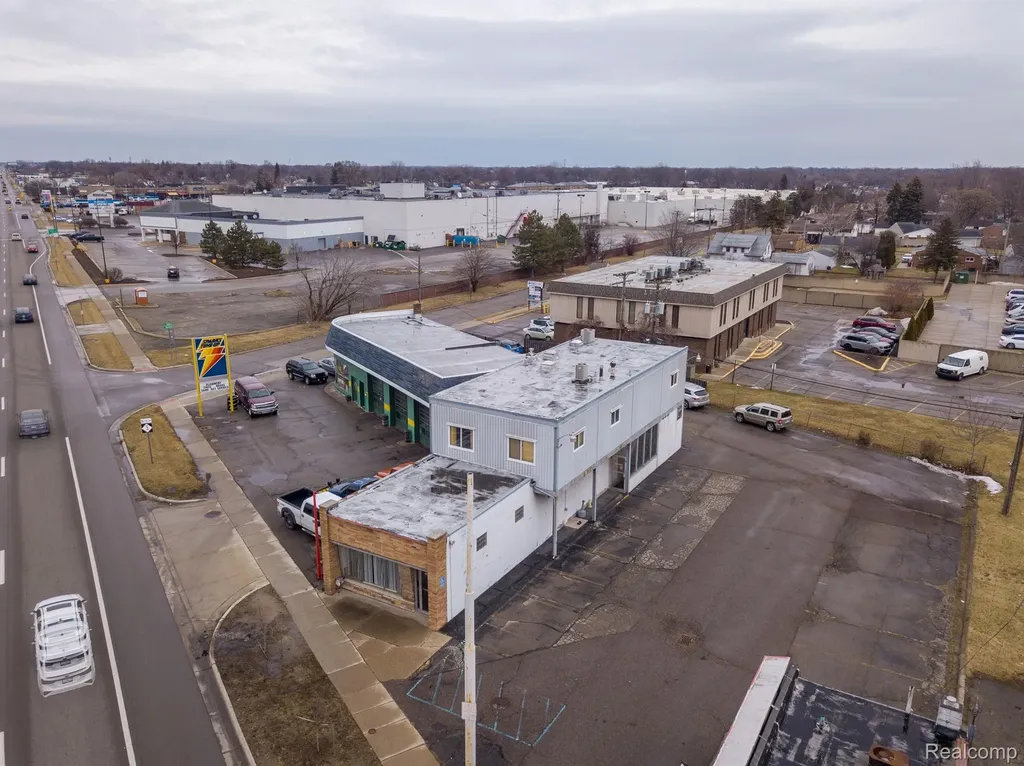 28640 Gratiot Avenue Roseville City MI 48066