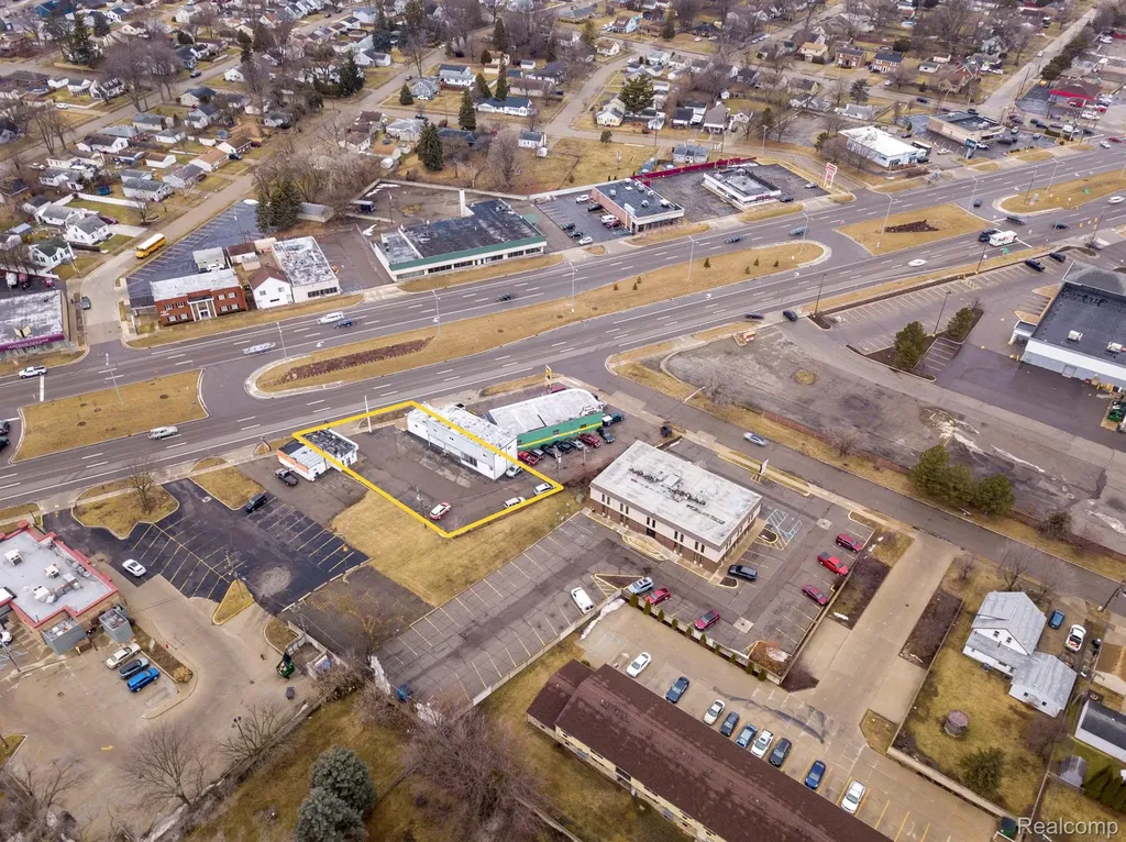 28640 Gratiot Avenue Roseville City MI 48066