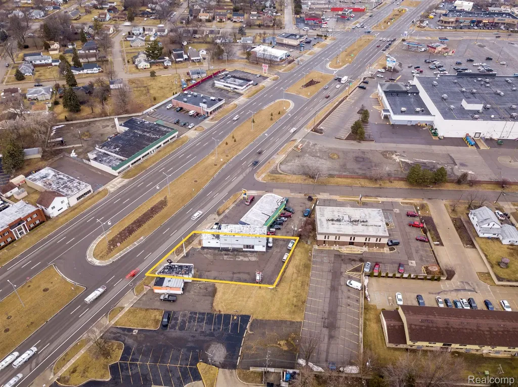 28640 Gratiot Avenue Roseville City MI 48066