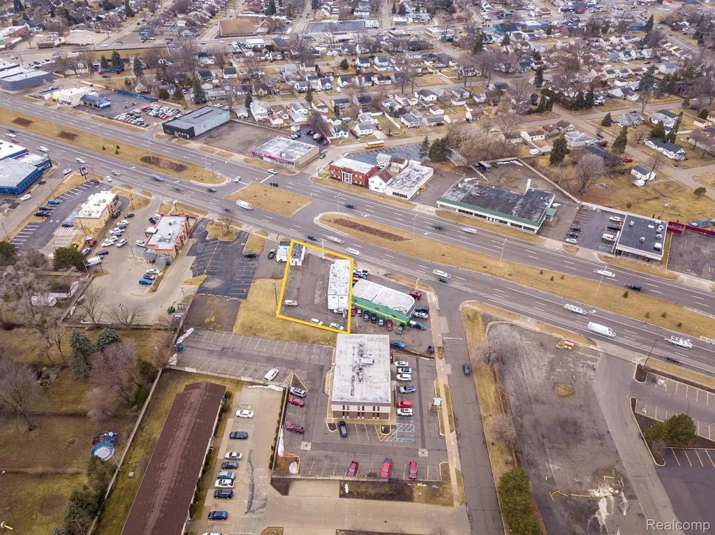 28640 Gratiot Avenue Roseville City MI 48066