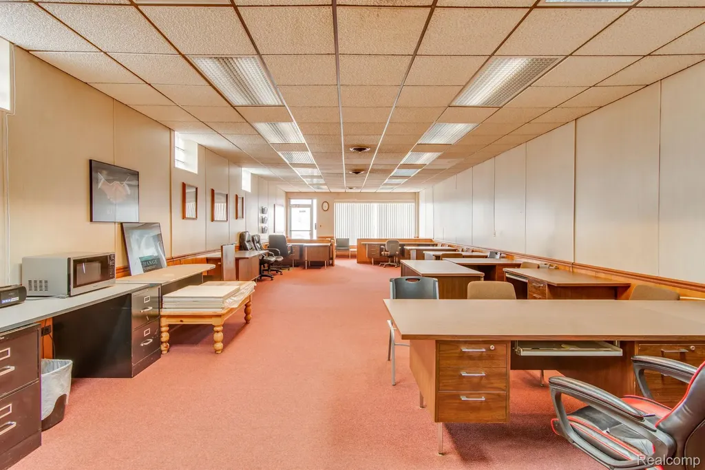 28640 Gratiot Avenue Roseville City MI 48066