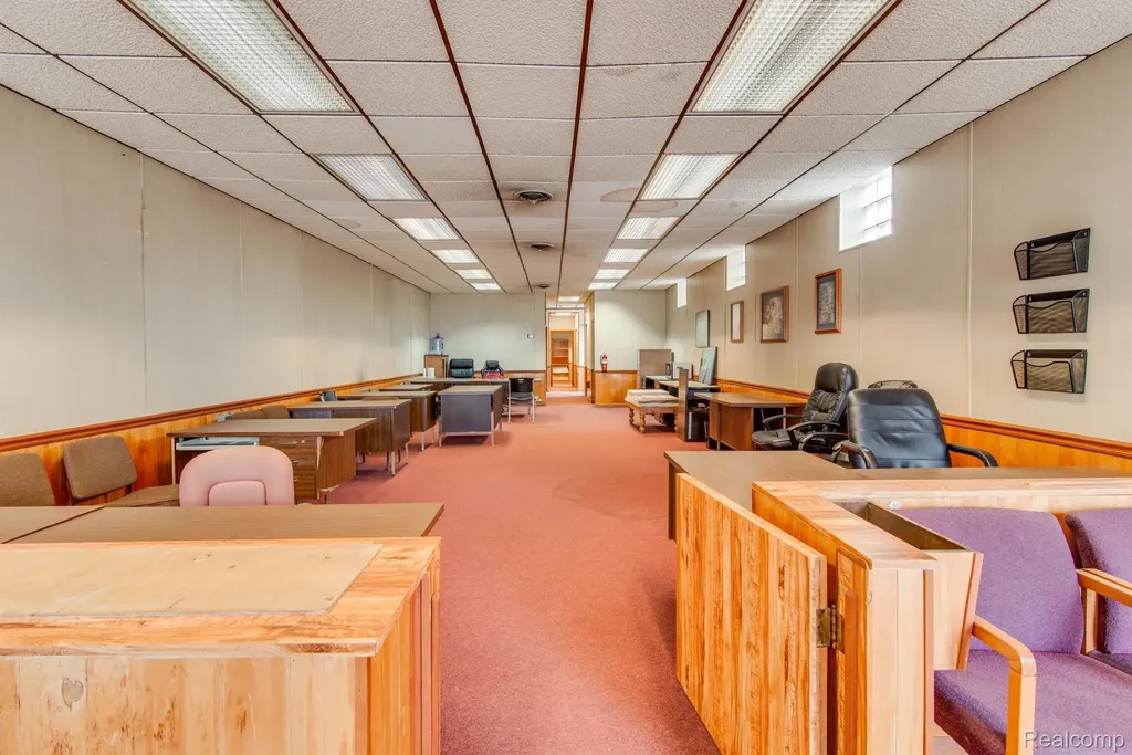 28640 Gratiot Avenue Roseville City MI 48066