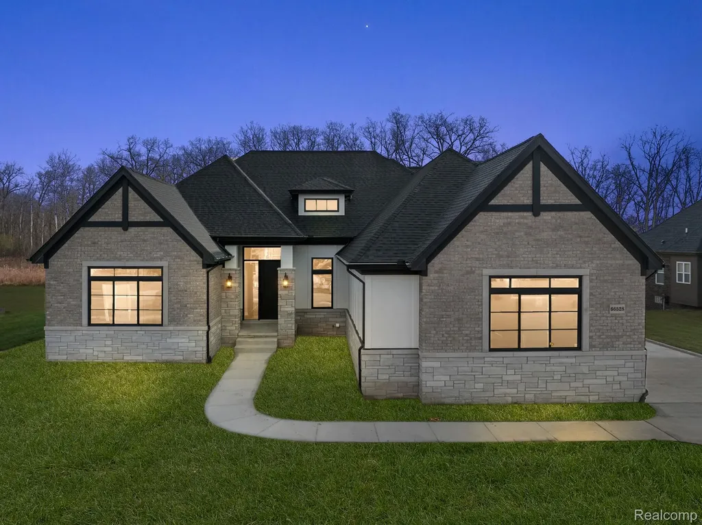 4647 Applewood Oakland Charter Township MI 48306