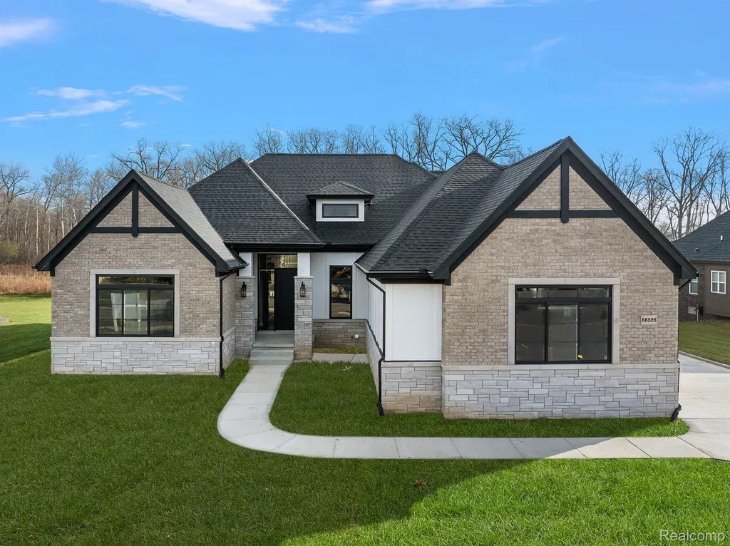 4647 Applewood Oakland Charter Township MI 48306