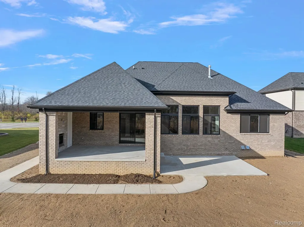 4647 Applewood Oakland Charter Township MI 48306