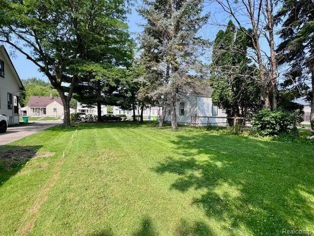 22106 Donald Avenue Eastpointe City MI 48021