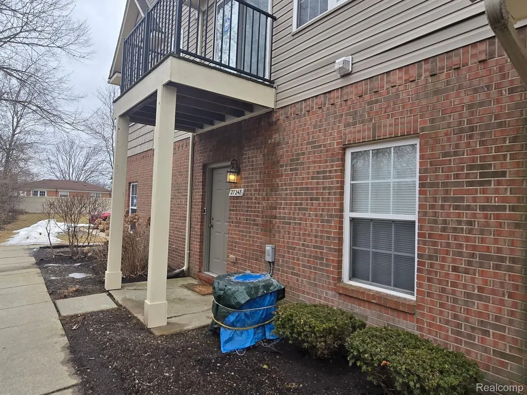 27248 Hidden Oaks Drive Brownstown Charter Township MI 48183