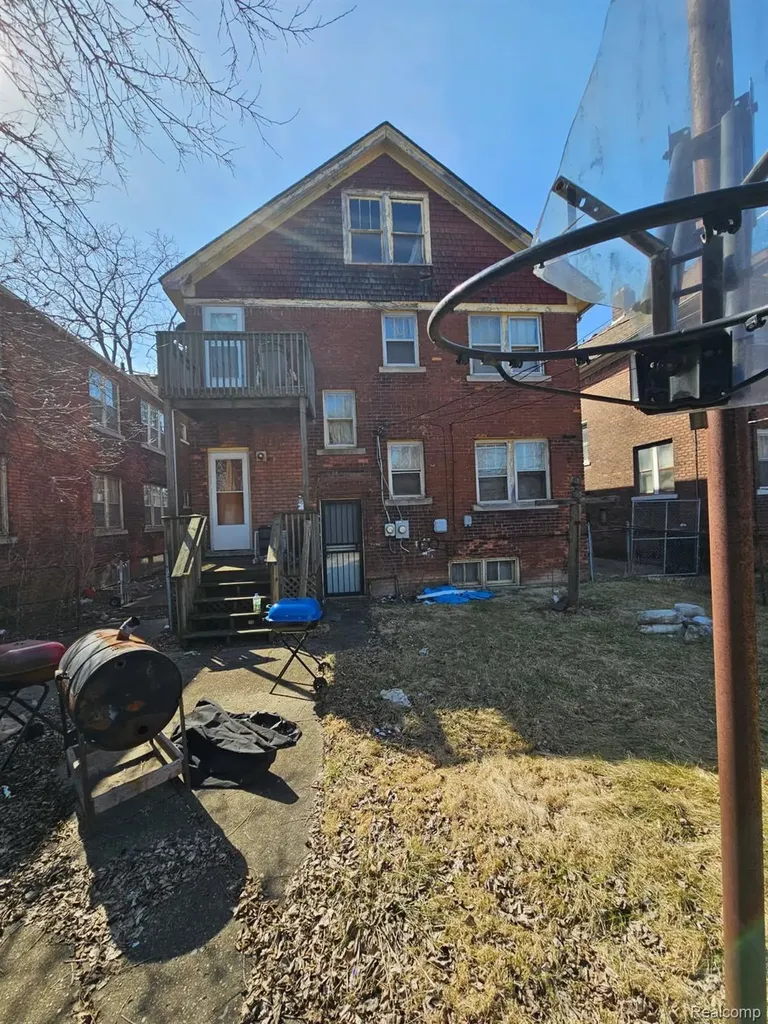 2950 Lakewood Street Detroit City MI 48215