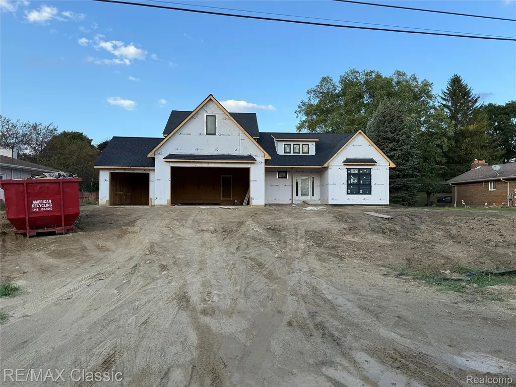 5518 Leafwood Commerce Charter Township MI 48382