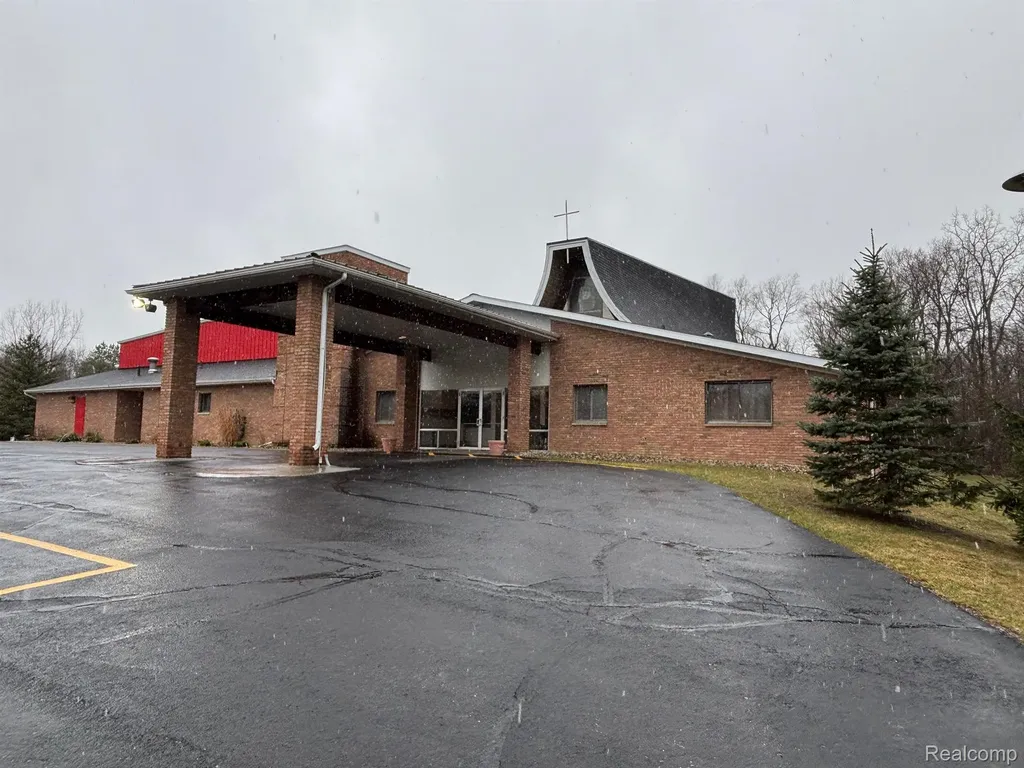 961 E Maple Street Holly Township MI 48442