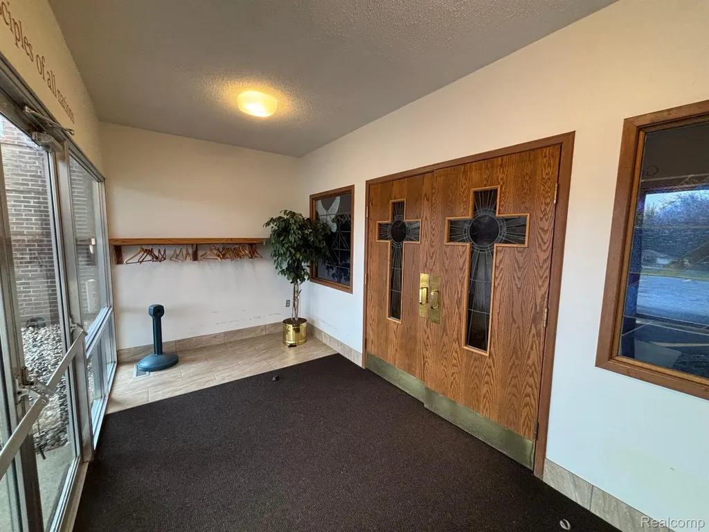 961 E Maple Street Holly Township MI 48442