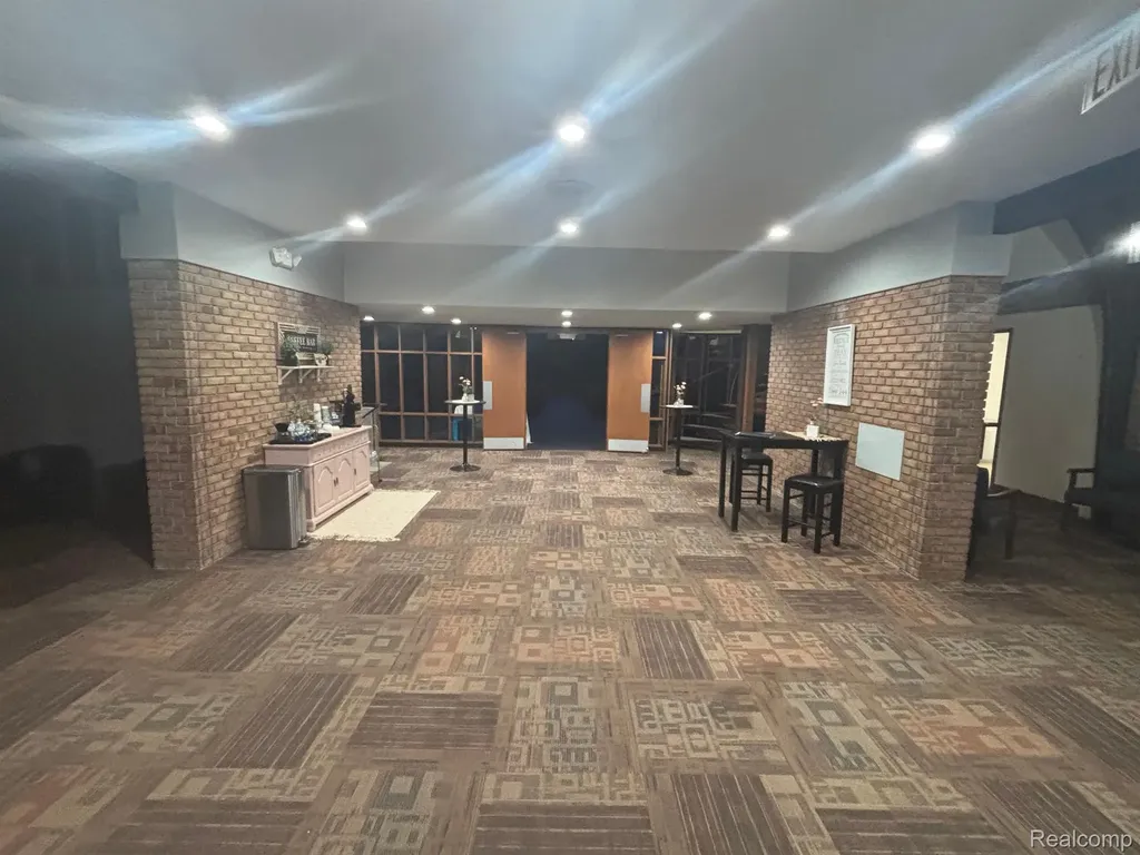 961 E Maple Street Holly Township MI 48442
